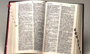 Qatar Amir Honors Scholars Behind Doha Historical Dictionary